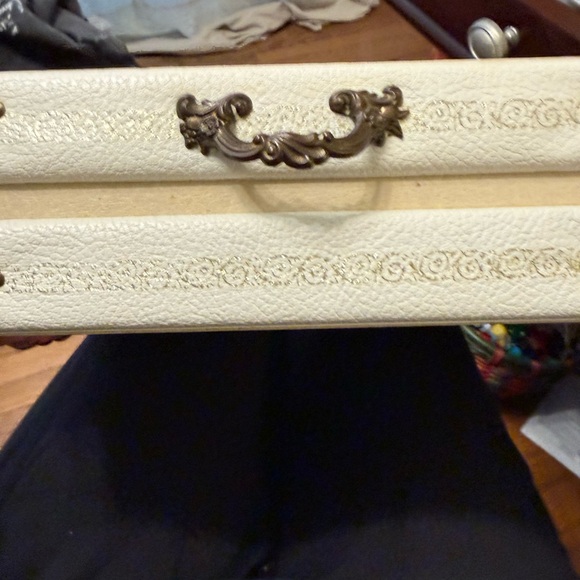 Vintage Jewelry Box full of Vintage  Jewelry Excellent Condition - Picture 4 of 12